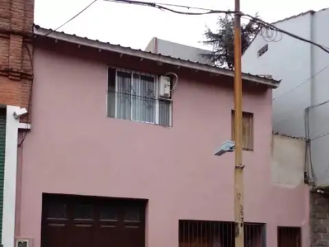 Ph al frente con pileta y cochera!  a 1 cuadra de Gral. Paz! 