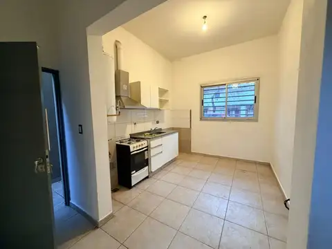 Depto Tipo Casa en Alquiler en Villa Lynch, $ 880.000