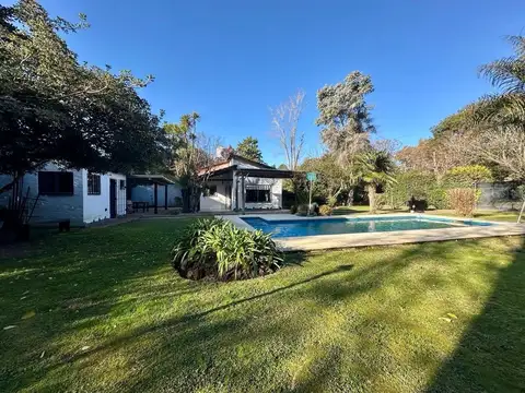 Casa en Venta con 2 cocheras