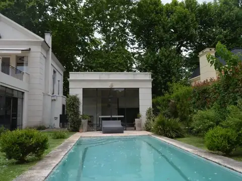 Casa en Venta con 3 cocheras