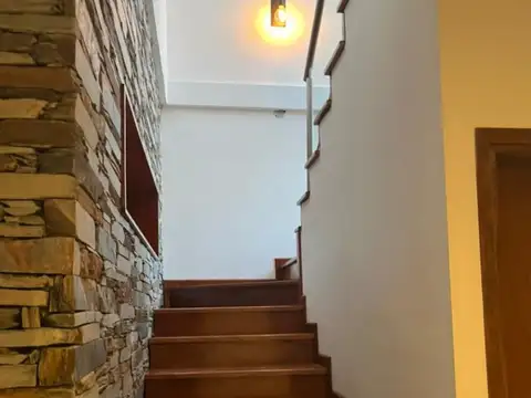 Excelente Casa en Venta, Barrio Villa Atilia