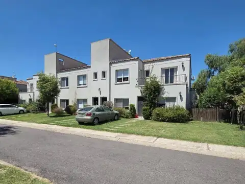 Casa Tipo Duplex 3 Dormitorios, Jardín Propio 