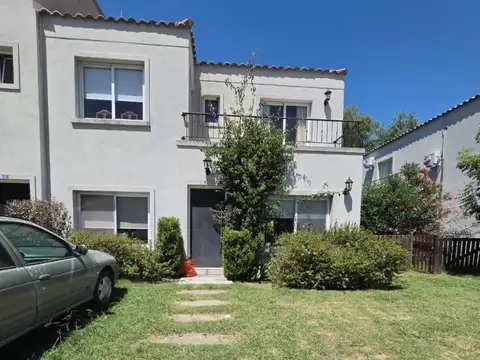 Casa Tipo Duplex 3 Dormitorios, Jardín Propio