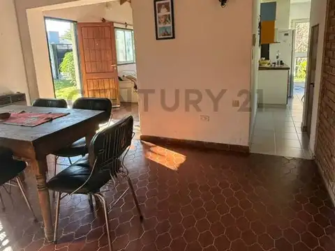 Casa en Venta con 2 cocheras