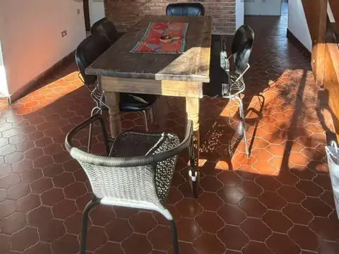 Casa 5 ambientes con 2 baños