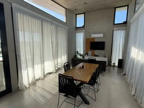 Casa 3 ambientes con 2 baños