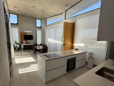 Casa en Venta y Alquiler en Lares de Canning