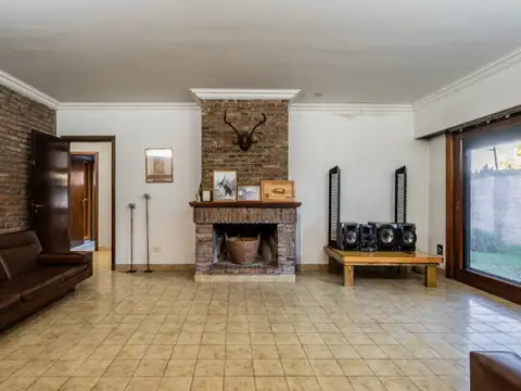 Casa 5 ambientes con 2 baños