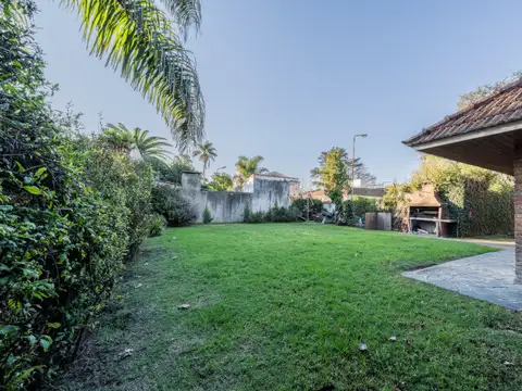 Casa en Venta con 3 cocheras