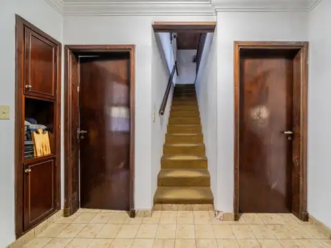 Casa · En Venta · 5 Ambientes · En Amplio Espacio Verde C/ Pileta · Barrio Bello Horizonte · Gr...