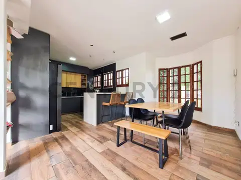 Casa amoblada en venta de 3 dormitorios con pileta y garaje