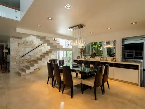 Casa 5 ambientes con 6 baños