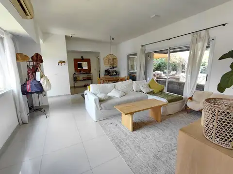 Casa en Venta con 3 cocheras