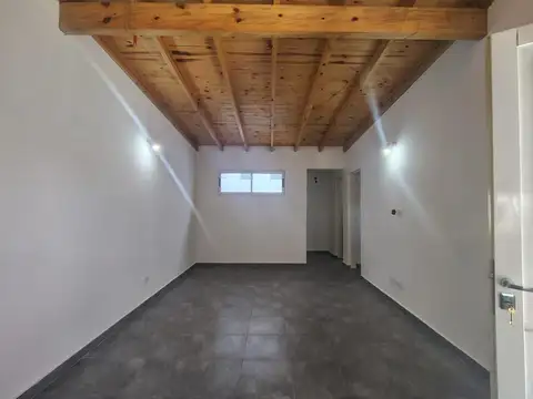 Depto Tipo Casa en Alquiler en Ituzaingo Norte, $ 560.000