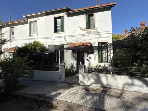 Agronomia - Excelente Casa de 5 ambientes con hermoso patio/fondo