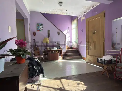 Agronomia - Excelente Casa de 5 ambientes con hermoso patio/fondo