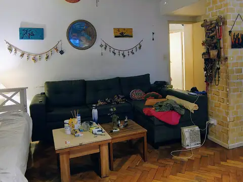 SEMIPISO 4 AMBIENTES CON DEPENDENCIA, BALCÓN, GUARDA COCHE Y BAULERA – EXCELENTE UBICACIÓN