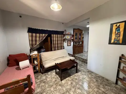 Casa 6 ambientes con 1 baño