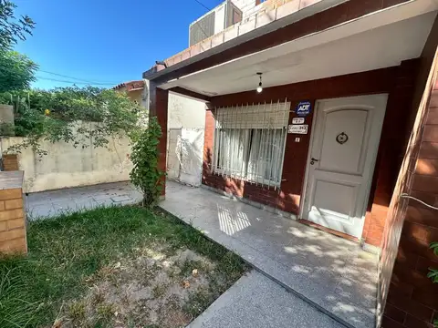 CASA EN VENTA 3 AMBIENTES HURLINGHAM APTO CREDITO