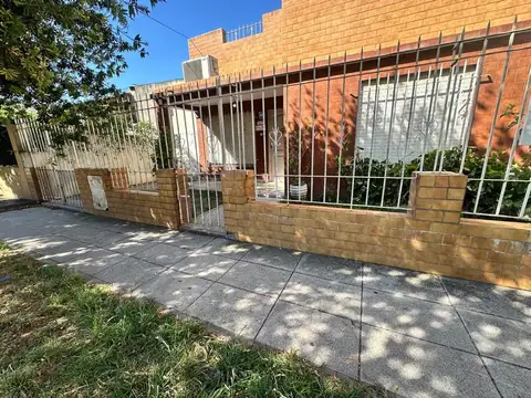 CASA EN VENTA 3 AMBIENTES HURLINGHAM APTO CREDITO
