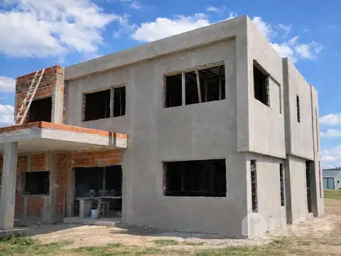 Casa de 4 ambientes con Jardín, en Venta en Barrio Santa Elisa - Pilar del Este, Buenos Aires