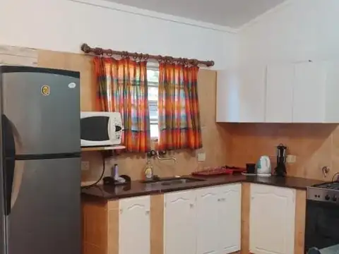 CASA EN FUNES CON PARQUE Y PILETA