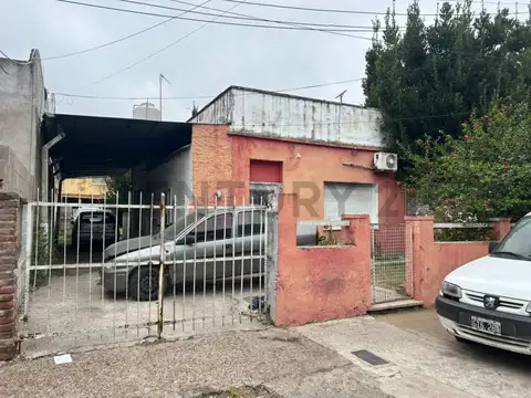 VENTA Lote 10 x 31 aprox. con casa y pileta