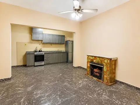 Casa 7 ambientes con 2 baños