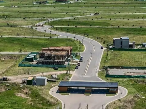 Excelente lote interno en barrio Village Plaza. Bella Vista.