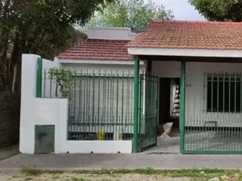 Casa En Ph Al Frente De 3 Amb. Con Cochera