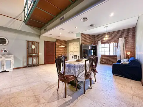 Venta casa 5ambs. Quincho y patio. APTO CRÉDITO