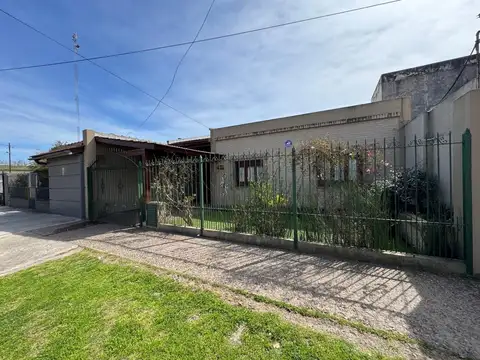 Casa en Venta c/cochera en paso del Rey