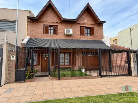 Casa 4 ambientes con 4 baños
