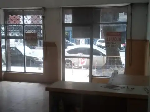 VENTA LOCAL COMERCIAL CHACARITA VIDRIERA AL FRENTE - CON O SIN RENTA