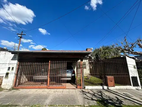 CASA 4 AMBIENTES EN VENTA EN JOSE LEON SUAREZ