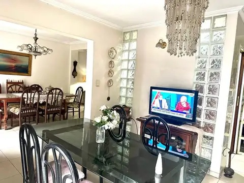 Casa 10 ambientes con 5 baños