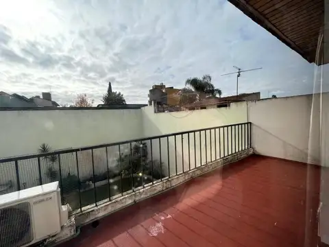 Depto Tipo Casa en Alquiler en Ramos Mejía, $ 950.000