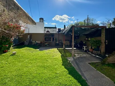 Casa tipo PH con jardín en Banfield - Carlos Croce 1255