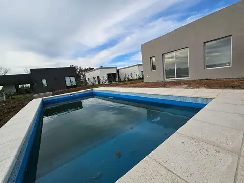 ALQUILER CASA 4 AMB PILETA PRADOS DEL OESTE MORENO