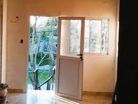CASA CON DEPARTAMENTOS VENTA GLEW CON FONDO