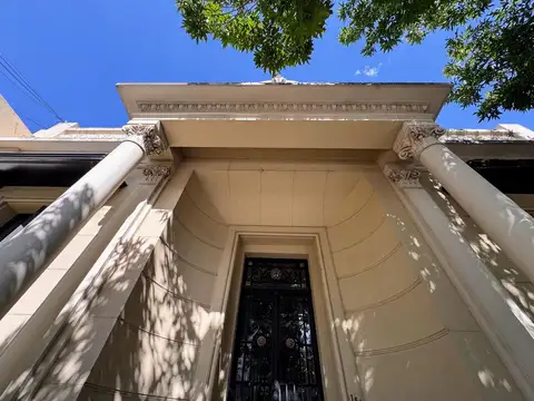 VENTA / CASA ESTILO NEOCLÁSICO / CENTRO 