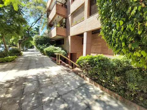 Juez Tedin  3100  Venta Palermo Chico  5 dormitorios,  2 cocheras, vigilancia, pileta y parrilla.