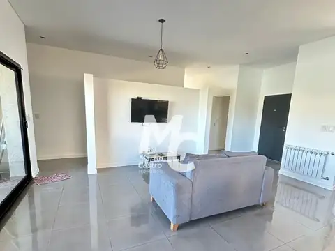 Casa en Alquiler en Pilar del Este - San Ramon, USD 1.200