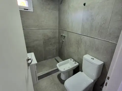 Salto 200, Piso 1