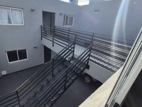 Salto 200, Piso 1