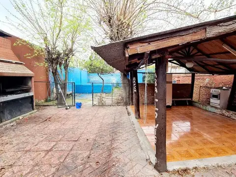 CASA 4 AMB EN CALZADA CON COCHERA Y JARDIN