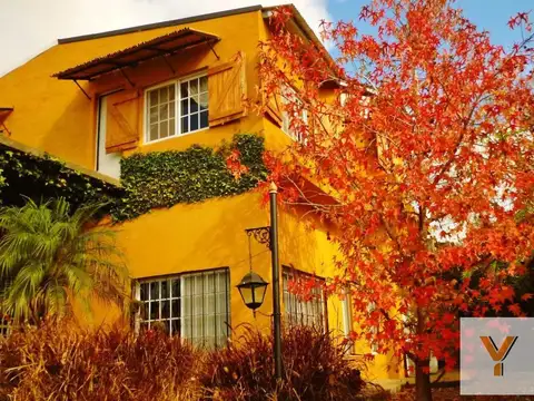 Casa en venta - 3 Dormitorios 3 Baños - Cochera - 388Mts2 - Zárate