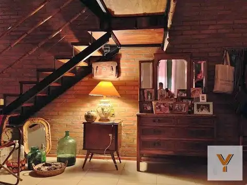 Casa en Venta con 3 cocheras