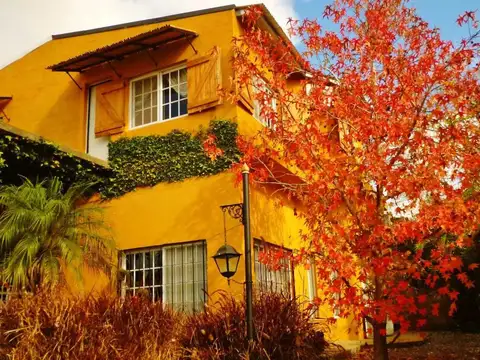 Casa en venta - 3 Dormitorios 3 Baños - Cochera - 388Mts2 - Zárate