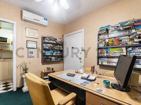 Oficina de 2 ambientes con balcón terraza en excelente ubicación
